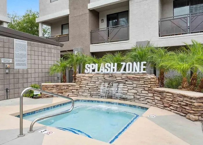 Apartment Cozysuites - Westgate With Pool 02