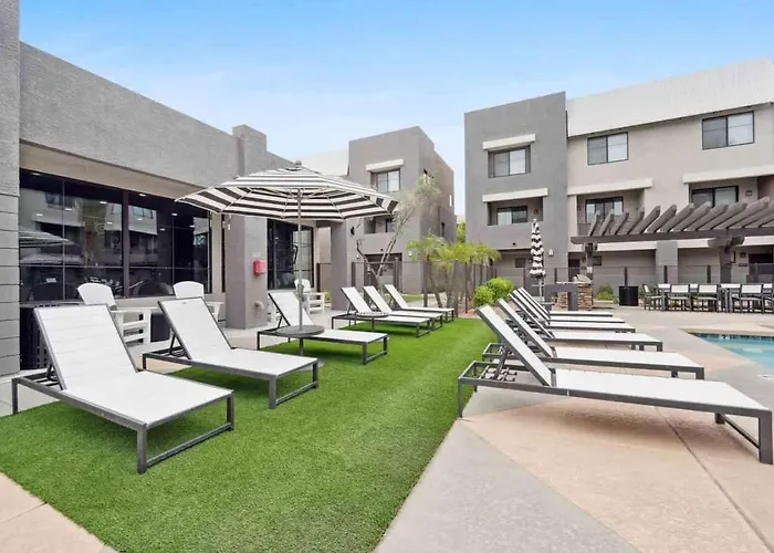 Cozysuites - Westgate With Pool 02 Apartment