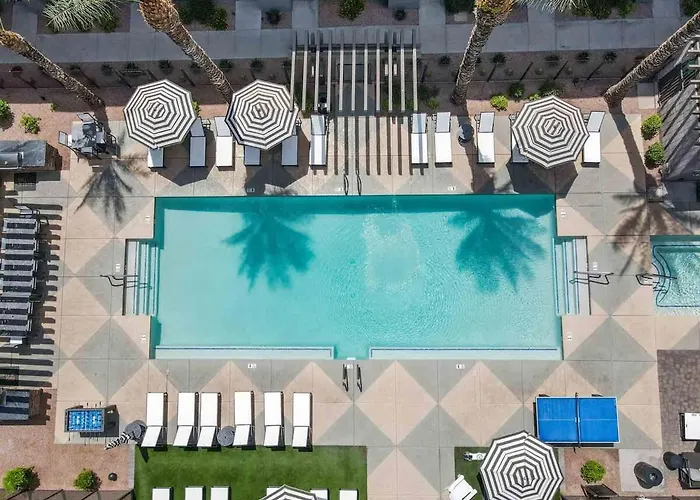 Apartment Cozysuites - Westgate With Pool 02