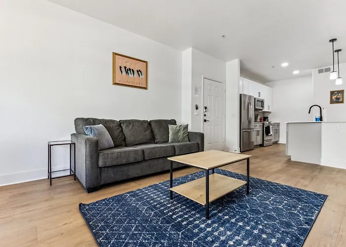 Apartment Cozysuites - Westgate With Pool 02