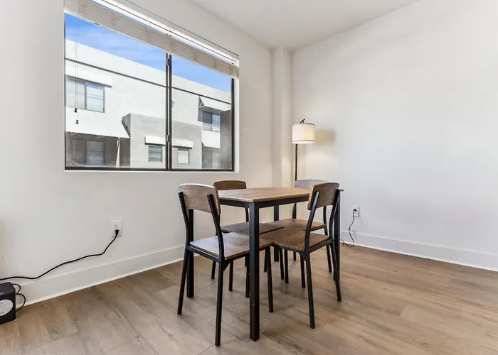 Apartment Cozysuites - Westgate With Pool 02 *